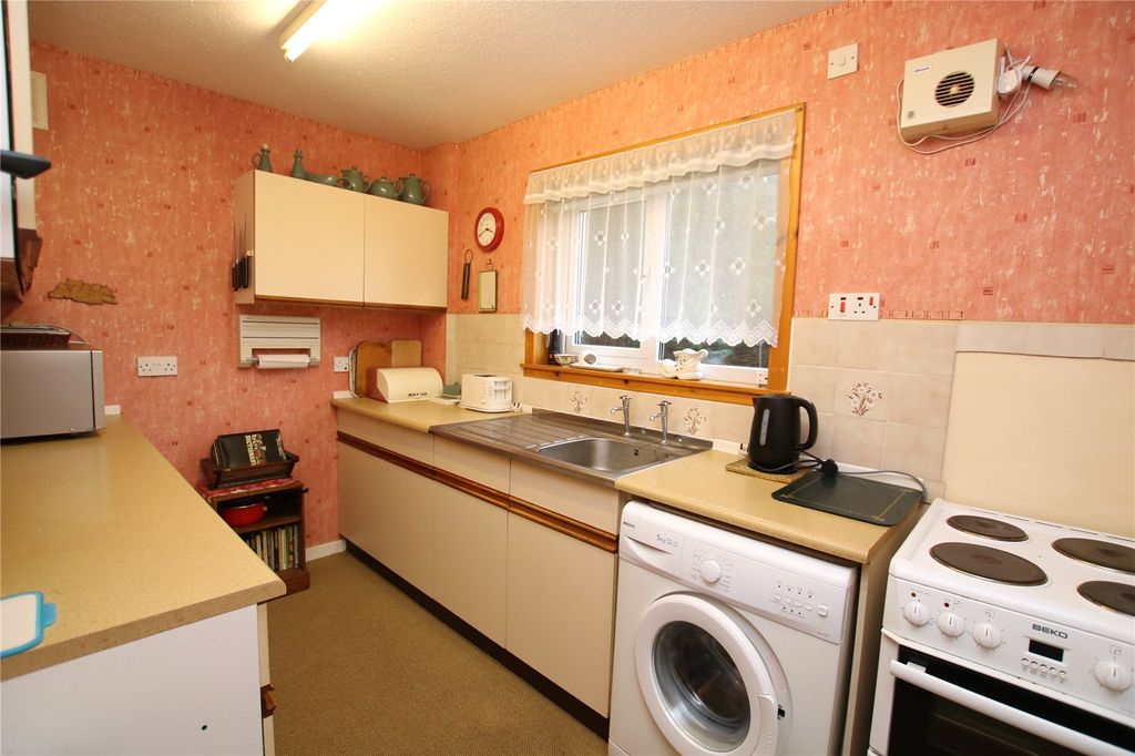 Property photo 2 of 14 Kitchen (1)