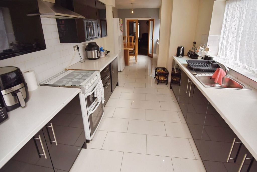 Property photo 2 of 24 Kitchen
