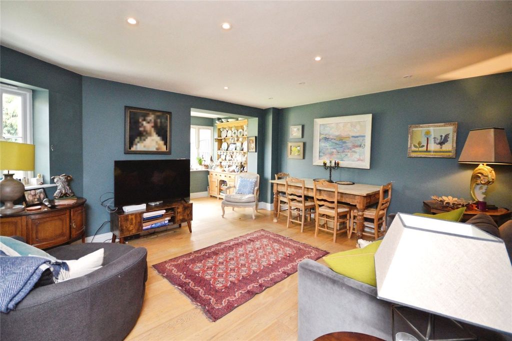 Property photo 2 of 23 Picture No. 27
