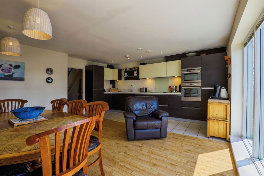 Additional image 19 of 4 bed terraced house for saleRedshank Road, St Mary Island, Chatham ME4