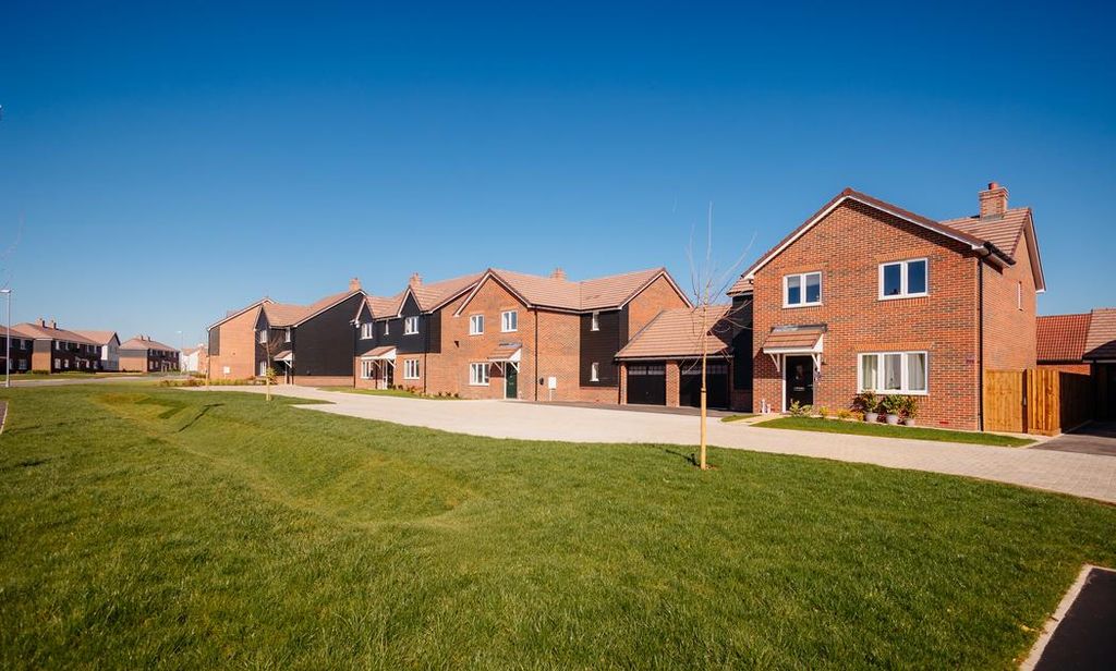 Property photo 1 of 8 Dandara - Zoopla -