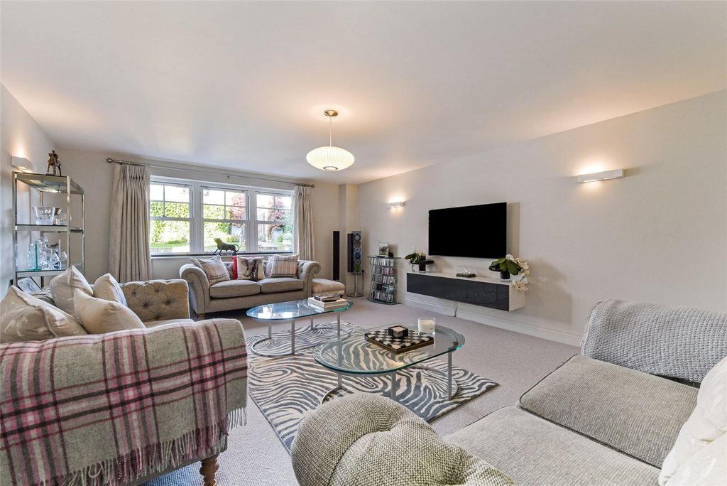 Property photo 3 of 17 Lovely Sitting Room