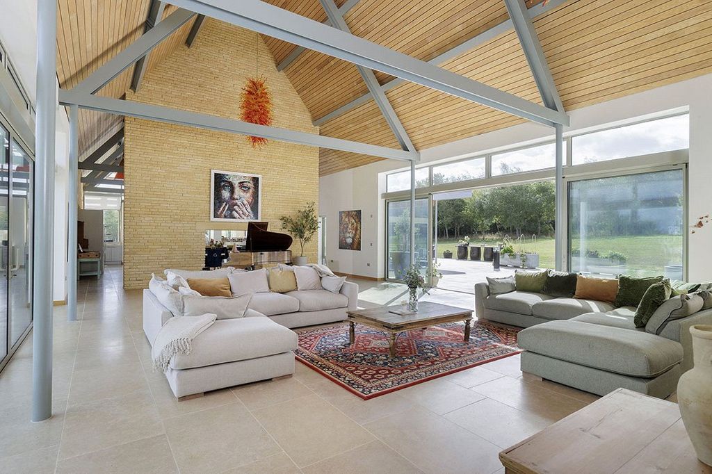 Property photo 3 of 36 Picture No. 97