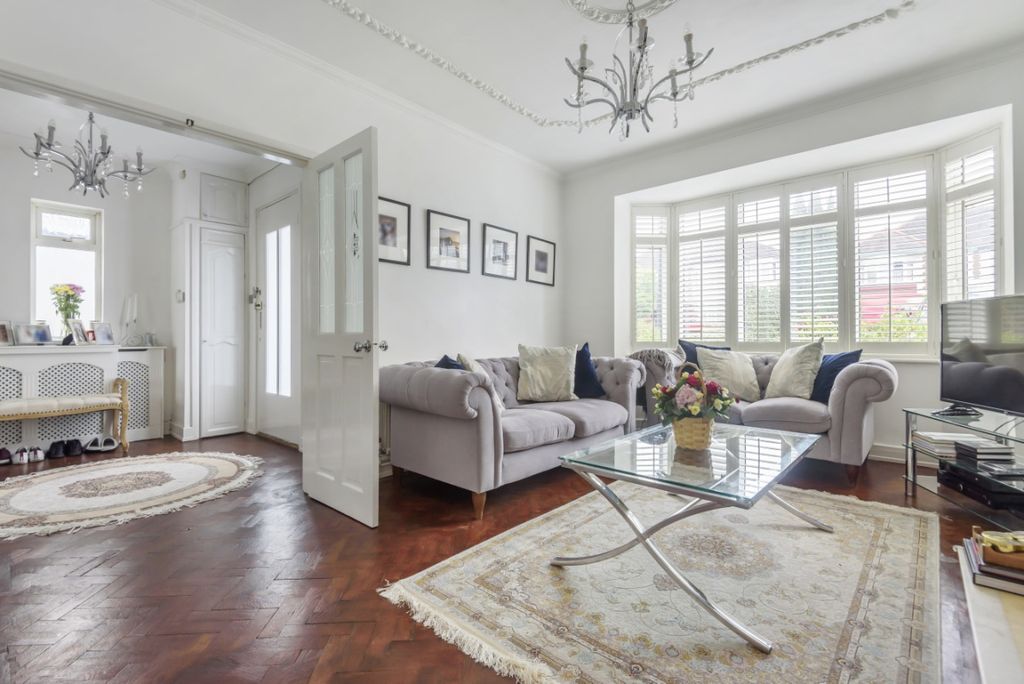 Property photo 1 of 7 869720 (2)