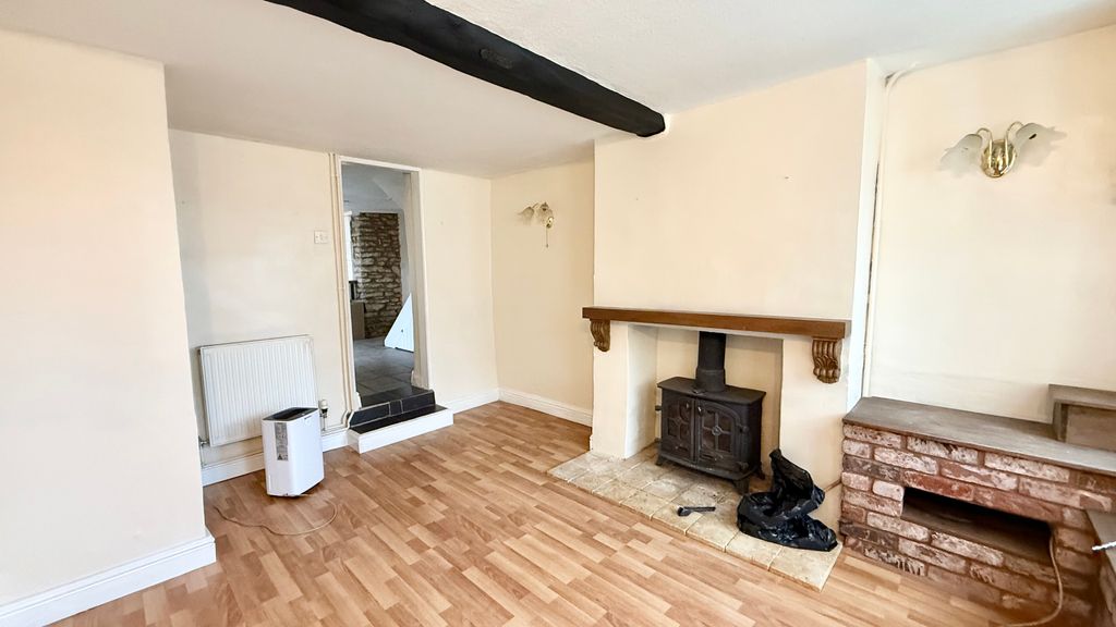 Property photo 3 of 12 Lounge