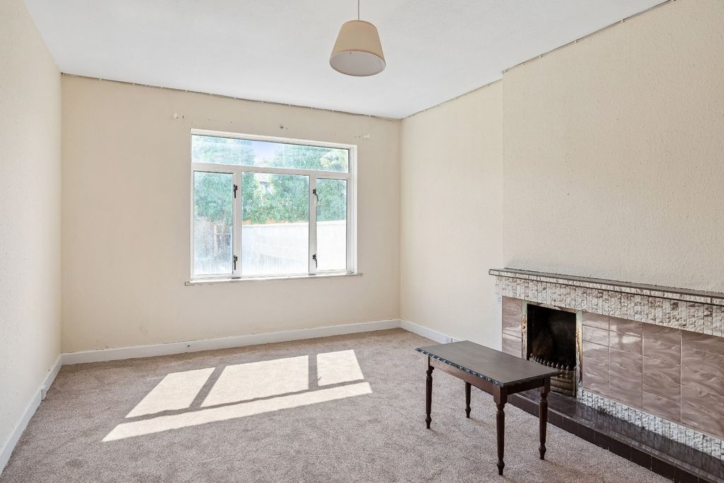 Property photo 2 of 19 Picture No. 30