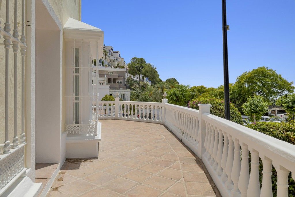 Property photo 2 of 9 Terrace
