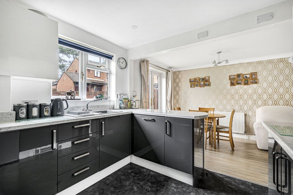 Property photo 3 of 15 Picture No. 11