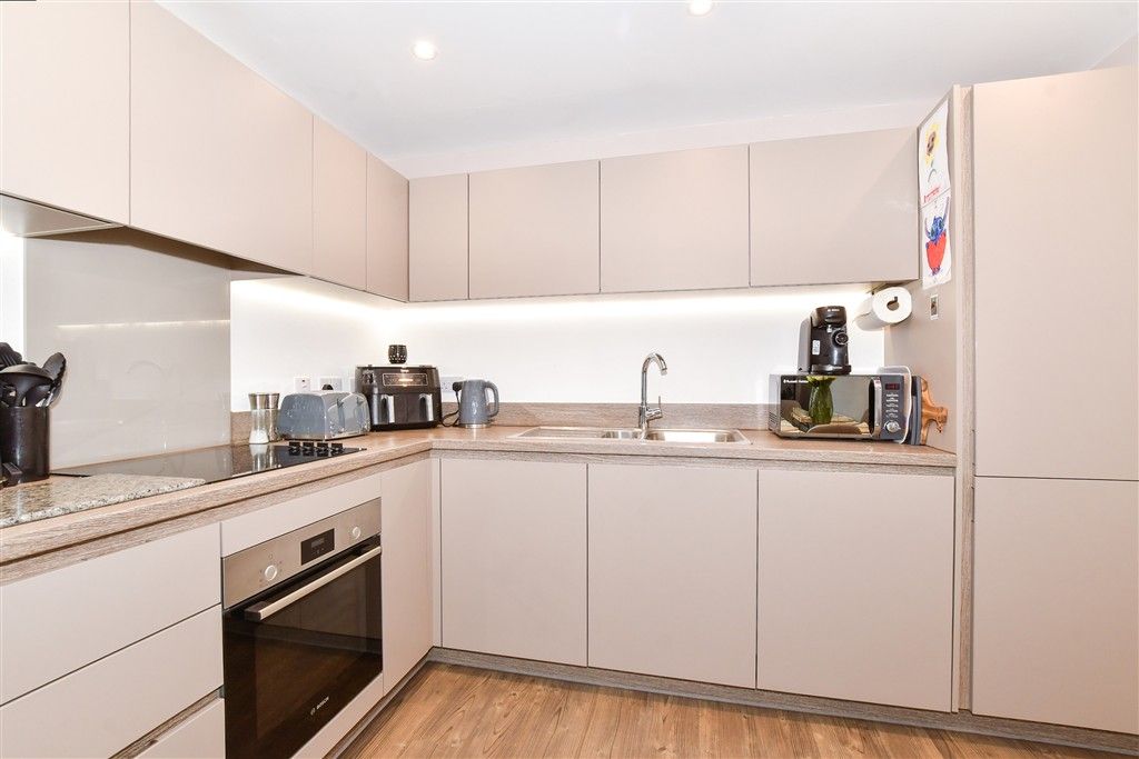Property photo 2 of 10 Kitchen/Lounge/Diner