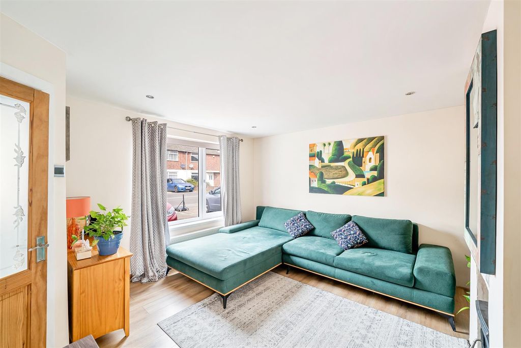 Property photo 3 of 21 Living Room