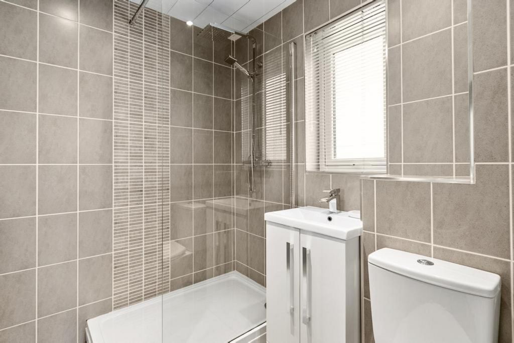 Property photo 2 of 27