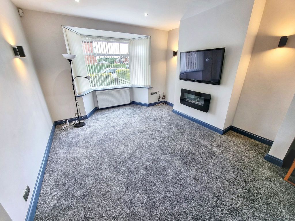 Property photo 3 of 12 Photo 8