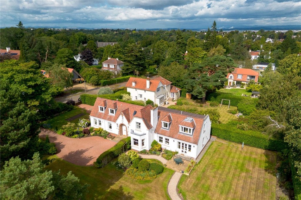 Property photo 2 of 36 The Garth