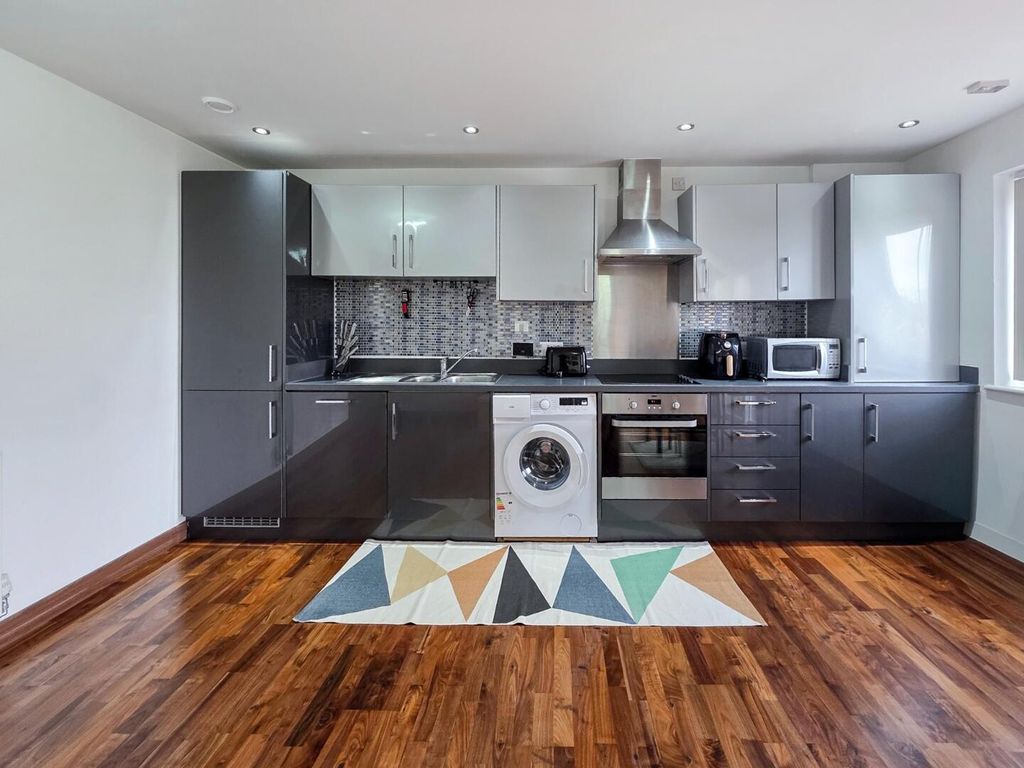 Property photo 3 of 18 Kitchen