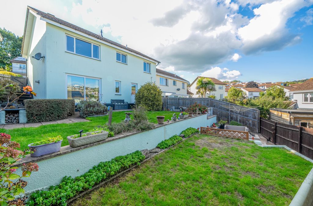 Property photo 1 of 18 Garden Lawn Area