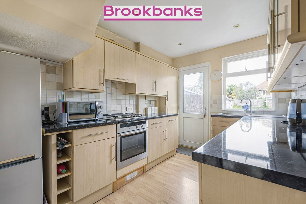 Property photo 3 of 24