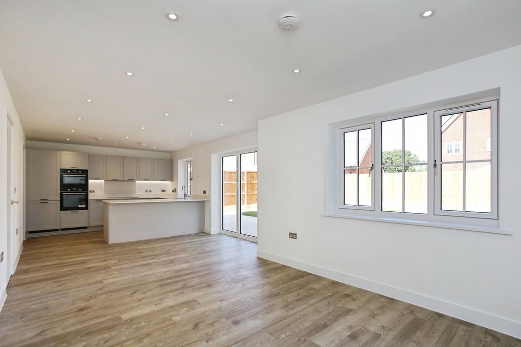 Property photo 3 of 18 Pbox-Img.Jpg