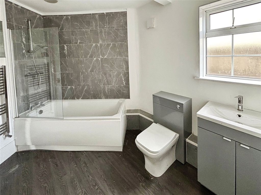 Property photo 3 of 14 Bathroom/Wc