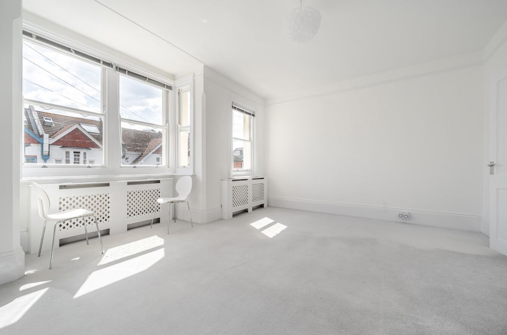 Property photo 2 of 13 1454826-22-69Fb19...
