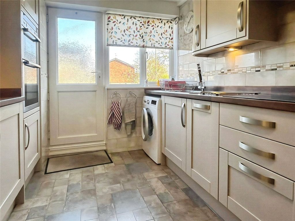 Property photo 3 of 9 Kitchen