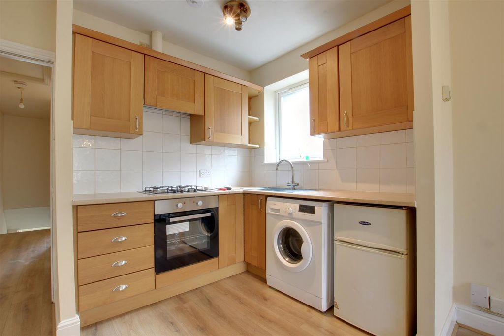 Property photo 3 of 8 Img_0828-Img_0830.Jpg