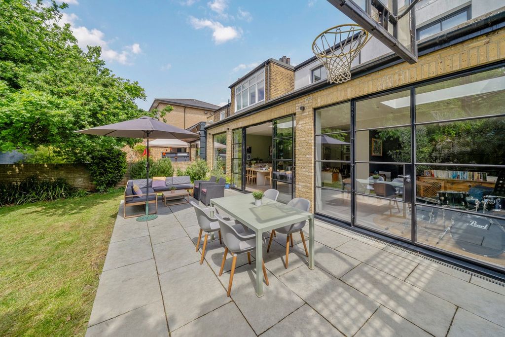 Property photo 3 of 14