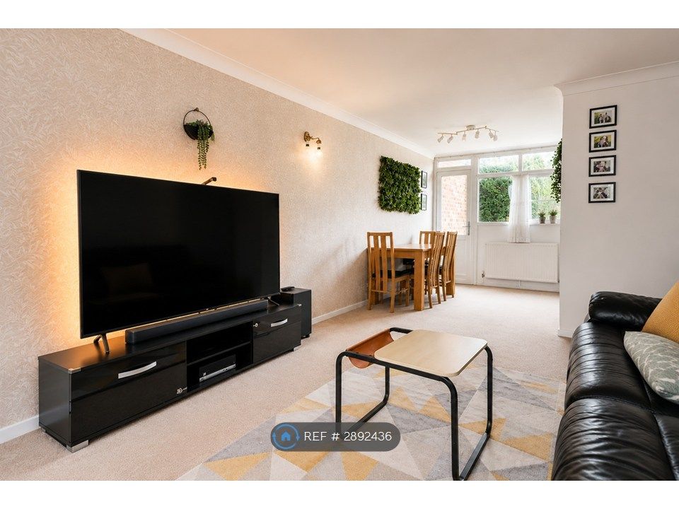 Property photo 1 of 10 Hall