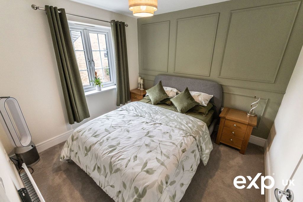 Property photo 2 of 27