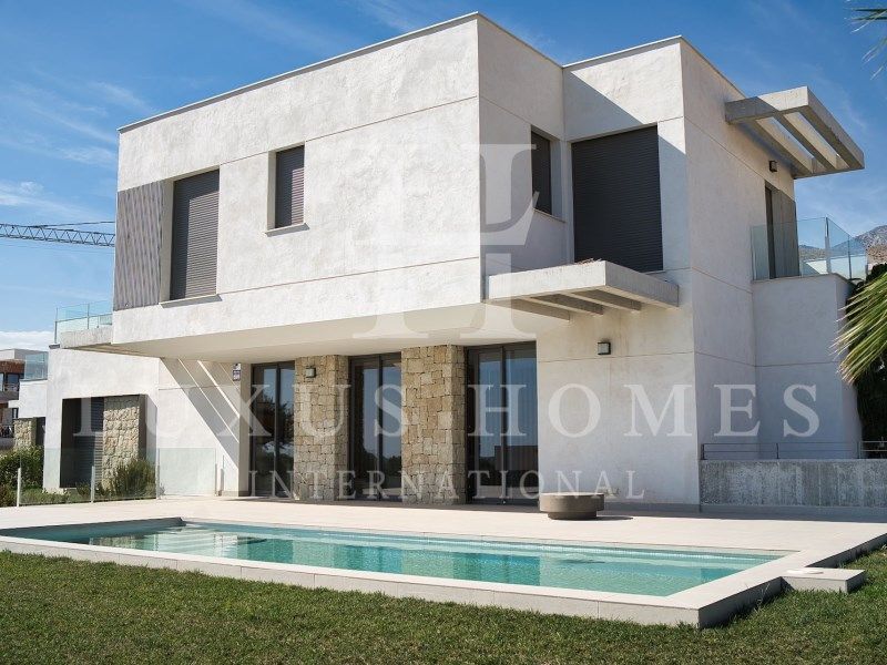 Property photo 2 of 18