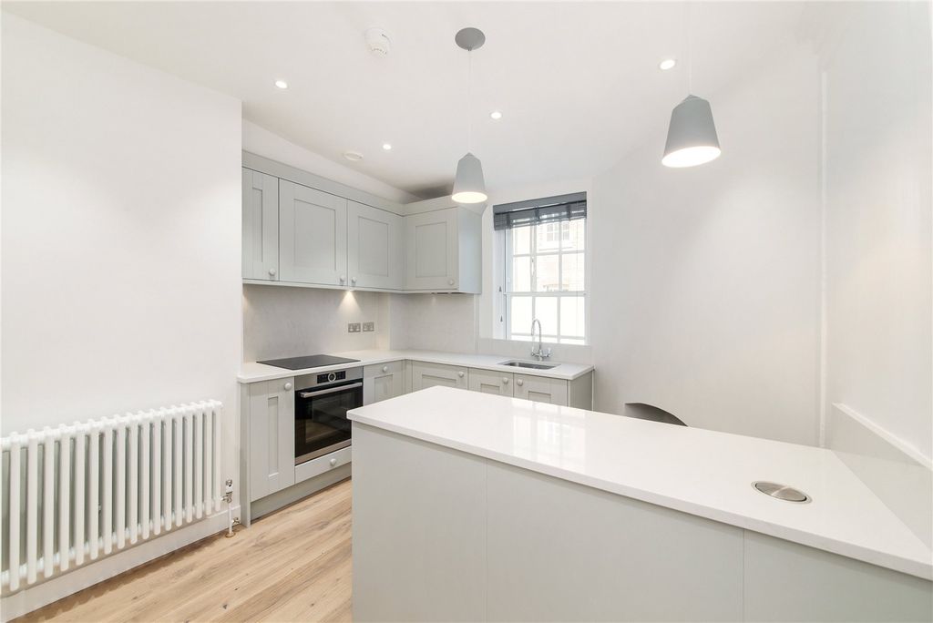 Property photo 3 of 10 Ganton St