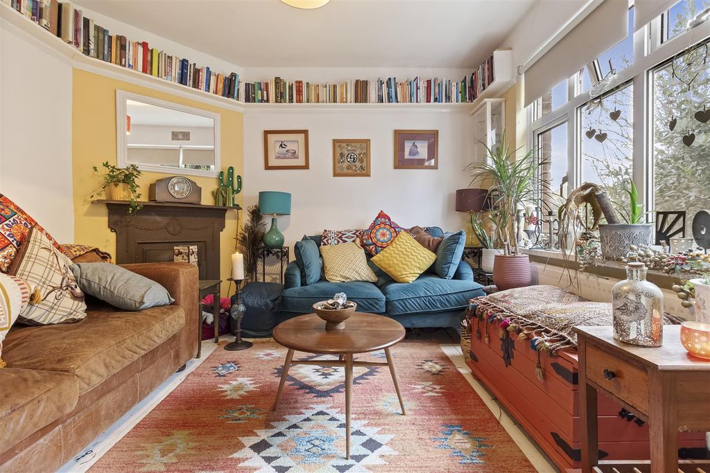 Property photo 2 of 22 26 Morland Ave-002.Jpg