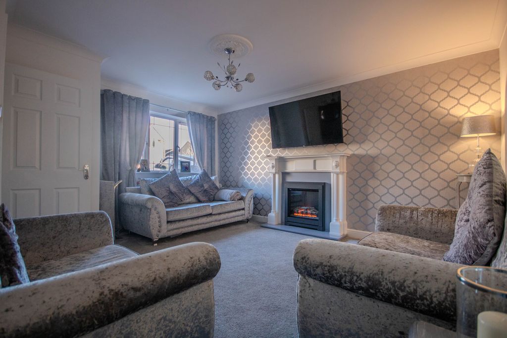 Property photo 2 of 28