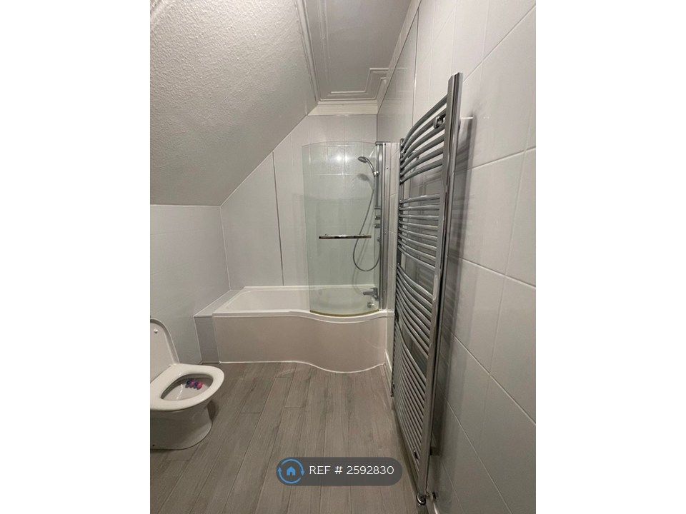 Property photo 3 of 17 Bathroom
