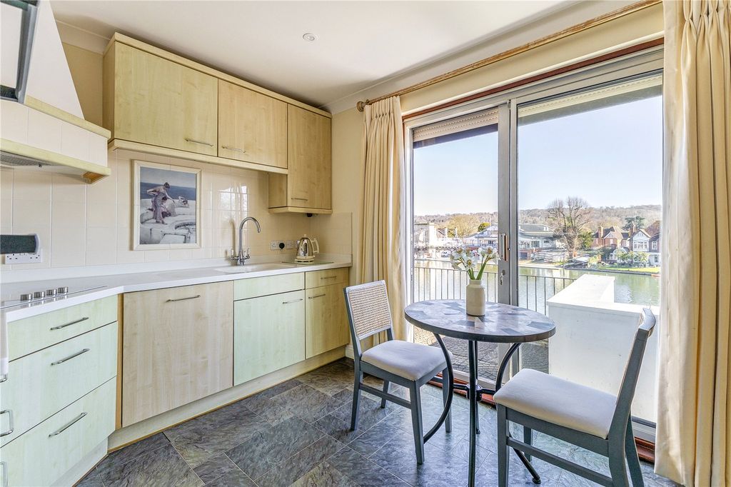 Additional image 8 of 3 bed flat for saleDunstable House, Riverside, Marlow, Buckinghamshire SL7