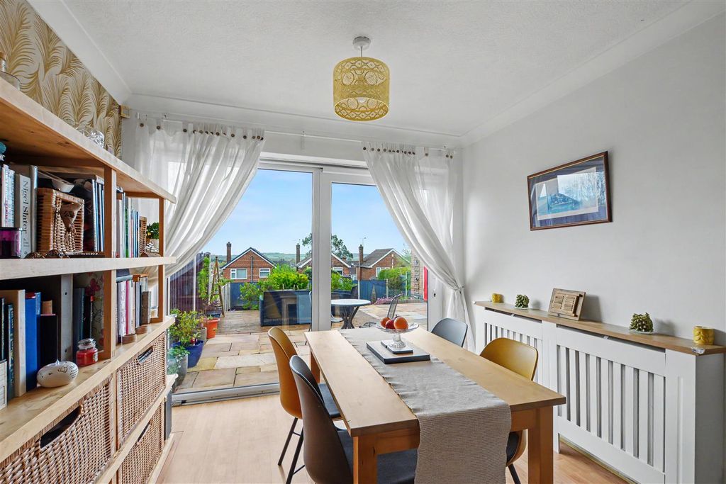 Property photo 3 of 25 Lounge Diner_3.Jpeg