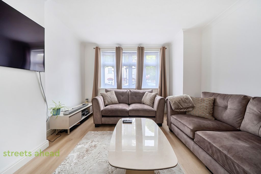 Property photo 3 of 18 9105d28E-9Bd8-444...