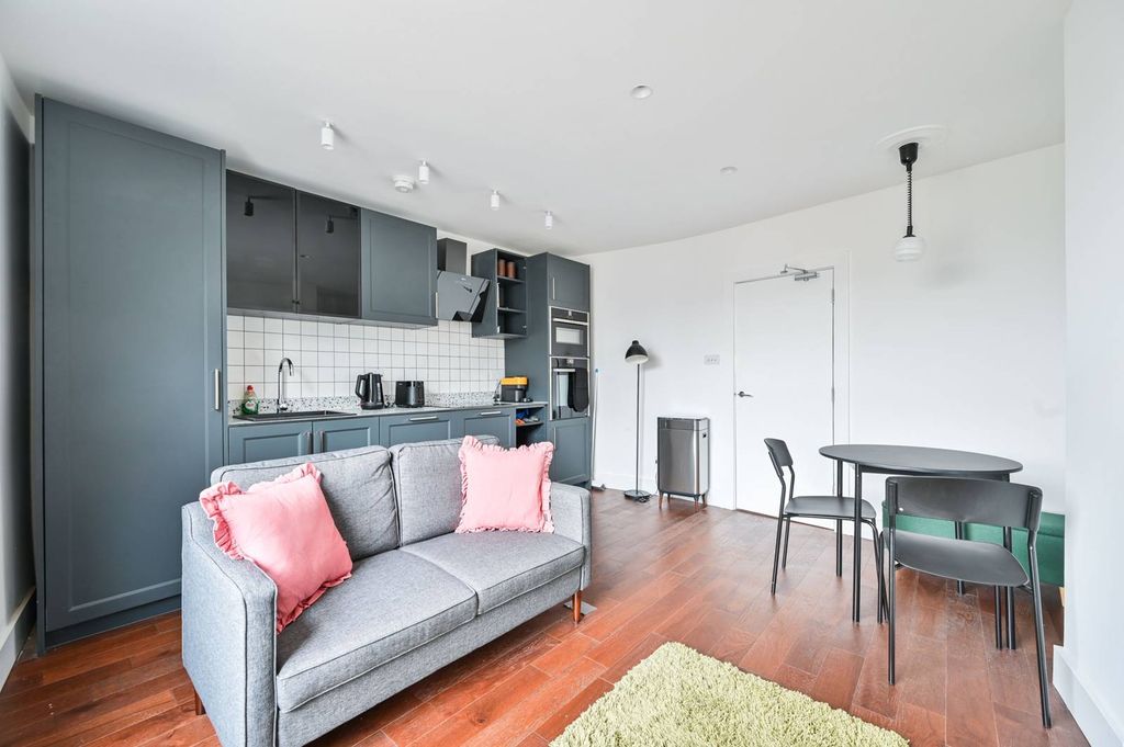 Property photo 1 of 8