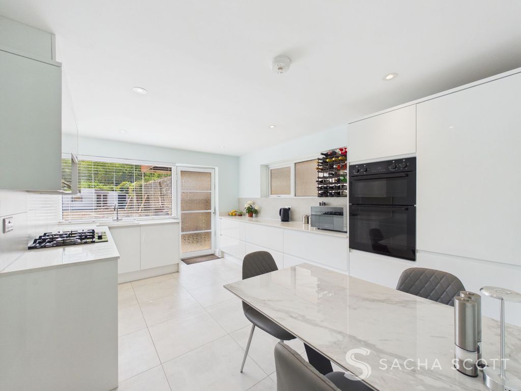 Property photo 2 of 24 Kitchen / Breakfast Room