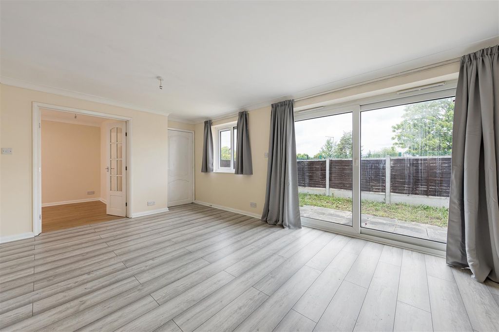 Property photo 3 of 22 Alders Avenue Ig8