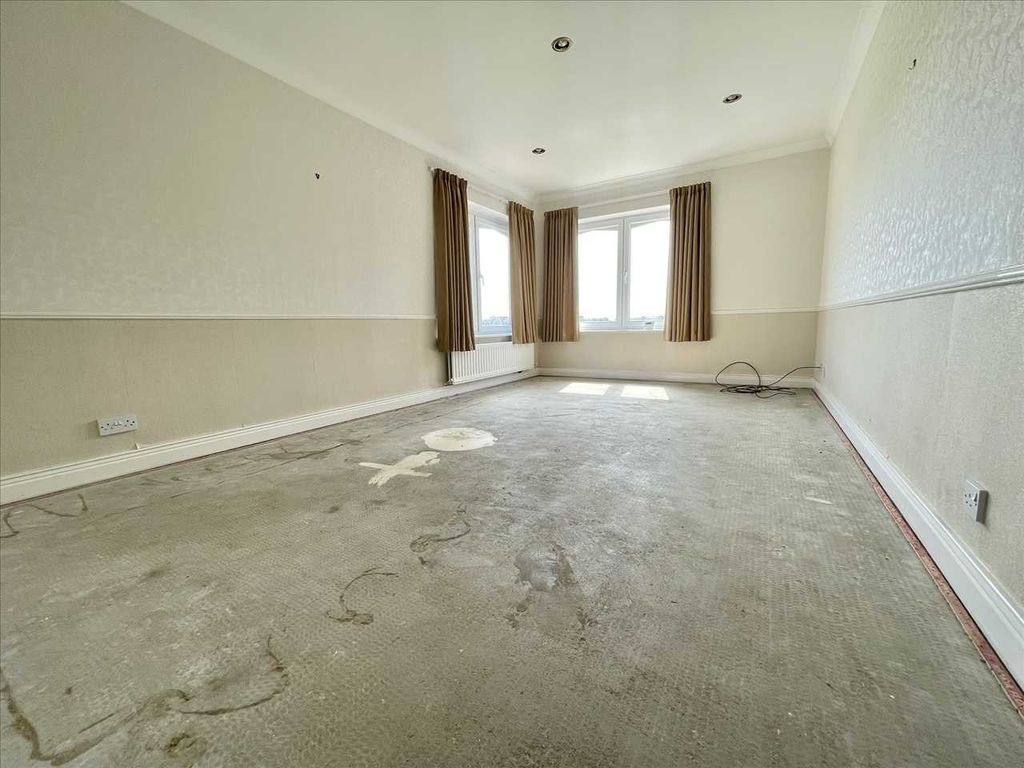 Property photo 3 of 9 Lounge