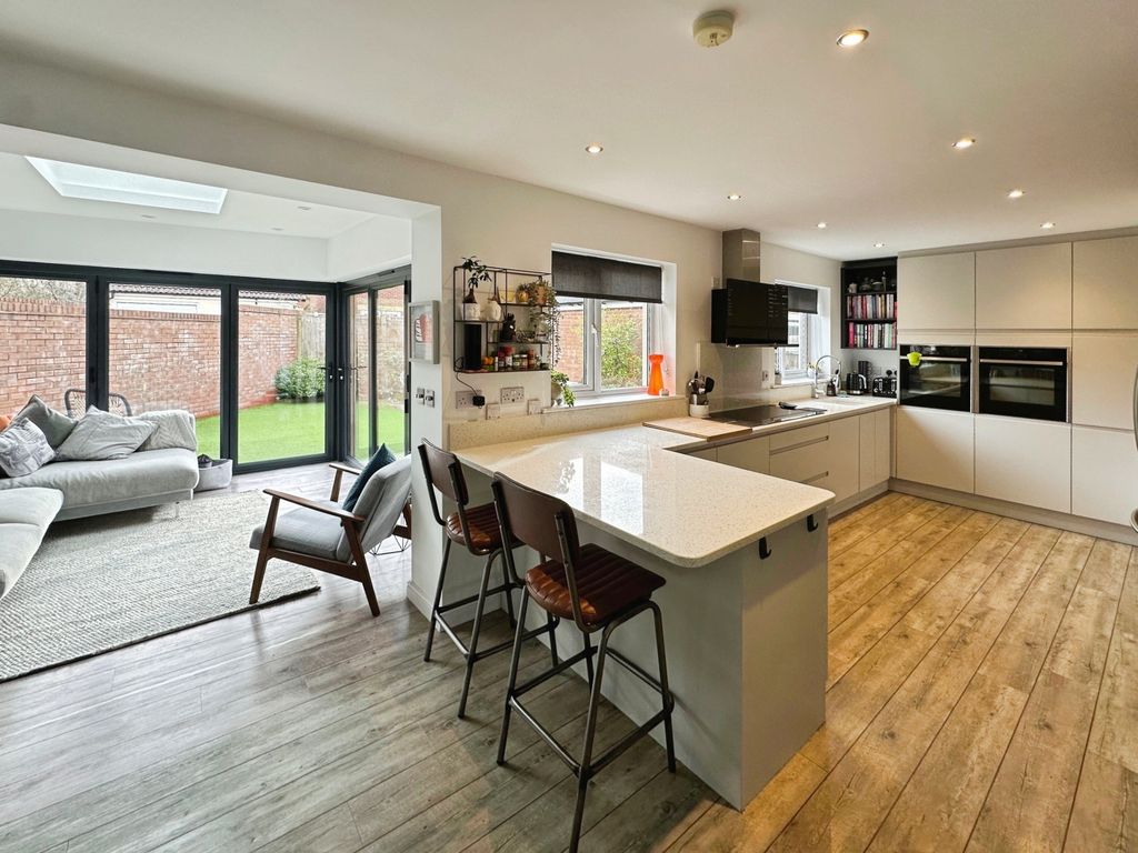 Property photo 2 of 29 Kitchen/Orangery