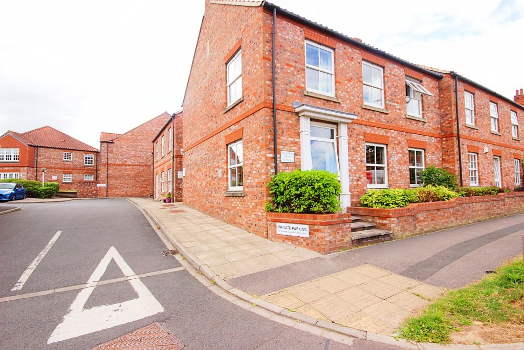 Property photo 1 of 10 External
