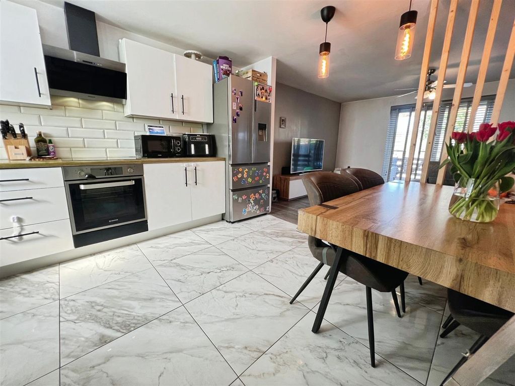 Property photo 2 of 23 Kitchen/Diner