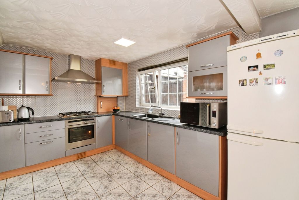 Property photo 2 of 17 Kitchen Diner