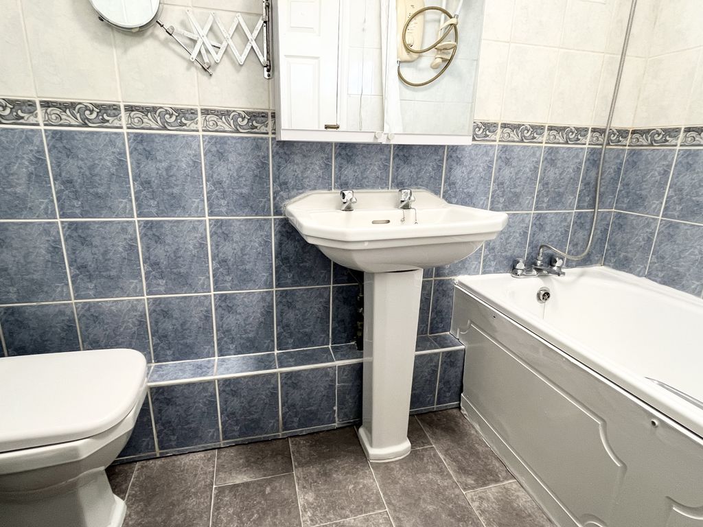 Property photo 3 of 6