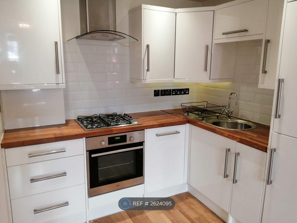 Property photo 1 of 12 Modern Kitchen