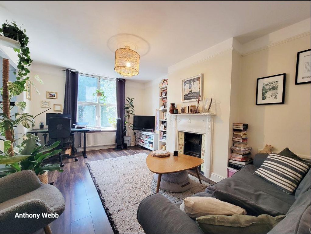 Property photo 3 of 11 Living Room