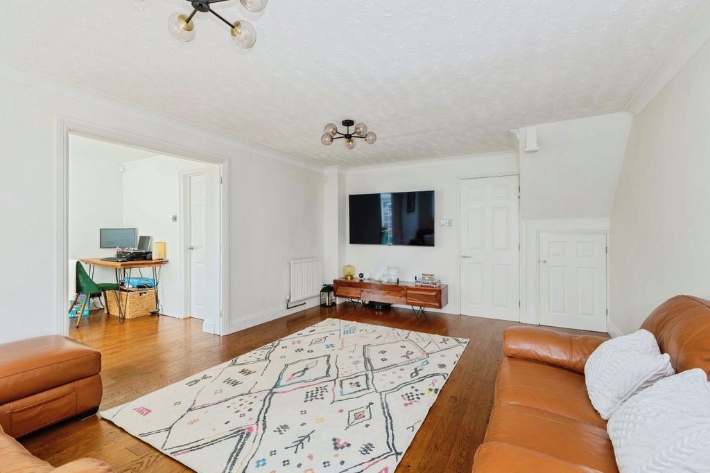 Property photo 3 of 13