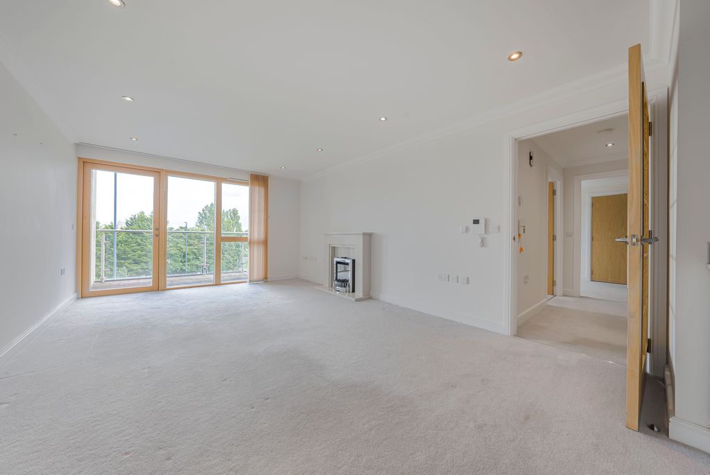 Property photo 1 of 15 Photo 11