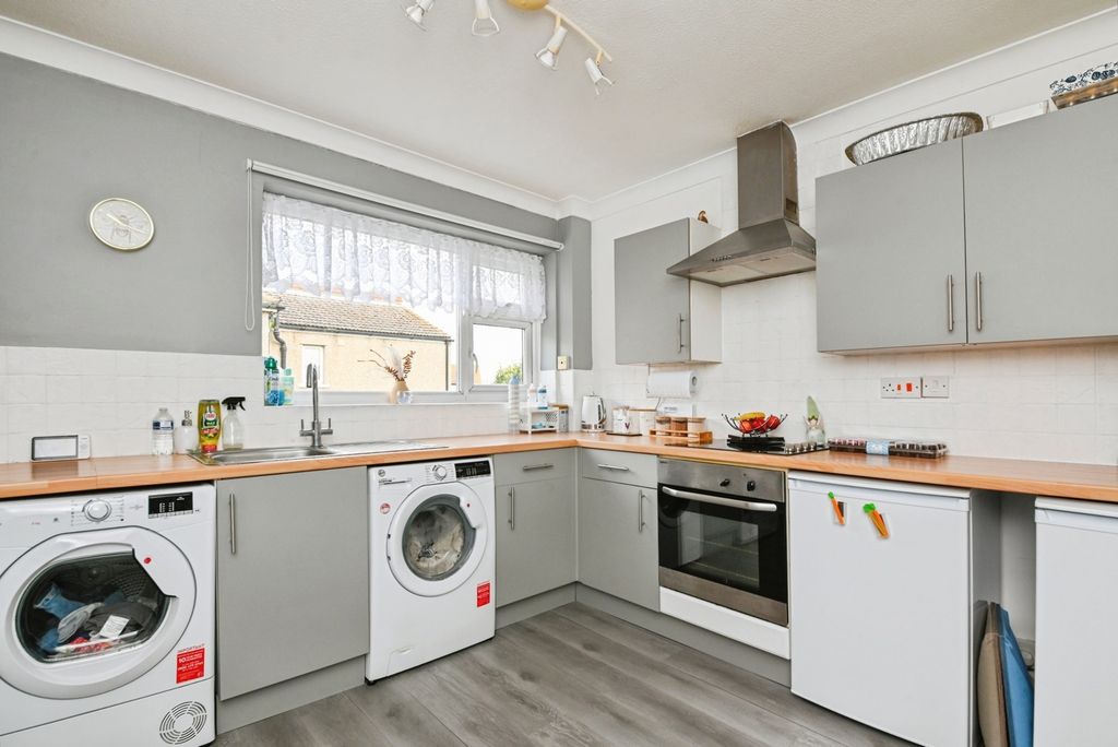 Property photo 2 of 17 Kitchen